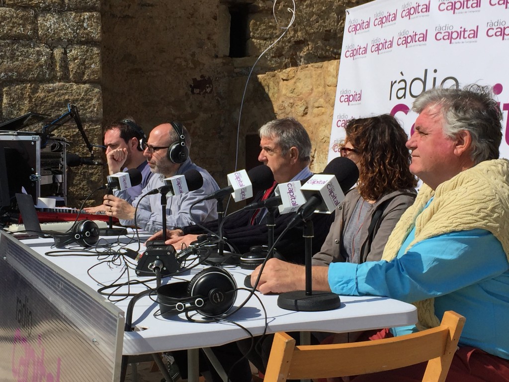 Els alcaldes de Pals, durant l'emissió del programa Govorit Radio Svoboda