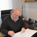 L’alcalde de Calonge Jordi Soler signa el decret del canvi de nom del municipi