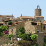 Els veïns de Pals han de renovar la targeta per poder aparcar al nucli antic