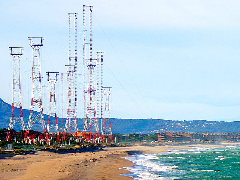 La Platja de Pals amb les antenes de Ràdio Liberty | Imatge d'arxiu