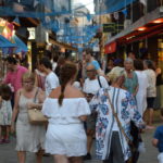 Sant Feliu emplena els seus carrers amb la quarta Nit en Blanc