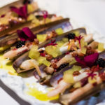 La Cuina de Begur ens preparen unes navalles la mar de bones