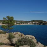 Els serveis d’emergència rescaten un home després que caigués per un penya-segat