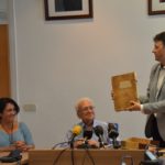 L’hereu de Víctor Català dona el fons de l’escriptora i el manuscrit original de ‘Solitud’ a l’Ajuntament de l’Escala