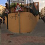 Palamós s’aixeca amb pintades que comparen el referèndum amb el nazisme