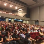 El Teatre Mundial de la Bisbal es queda petit per saber els detalls de l’1-O