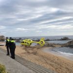 Un nen cau a la platja del Port Bo de Calella i és traslladat a l’hospital