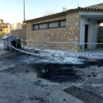 Un incendi crema cinc contenidors i un cotxe a Torroella de Montgrí