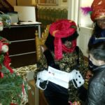 Desenes de nens i nenes entreguen a Begur la carta als Reis