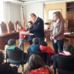 Begur tindrà capgrossos Begur tindrà Capgrossos. Joan Loureiro amb els alumnes de l'Escola Doctor Arruga.