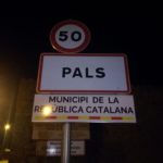 Pobles del Baix Empordà es desperten com a “Municipis de la República Catalana”