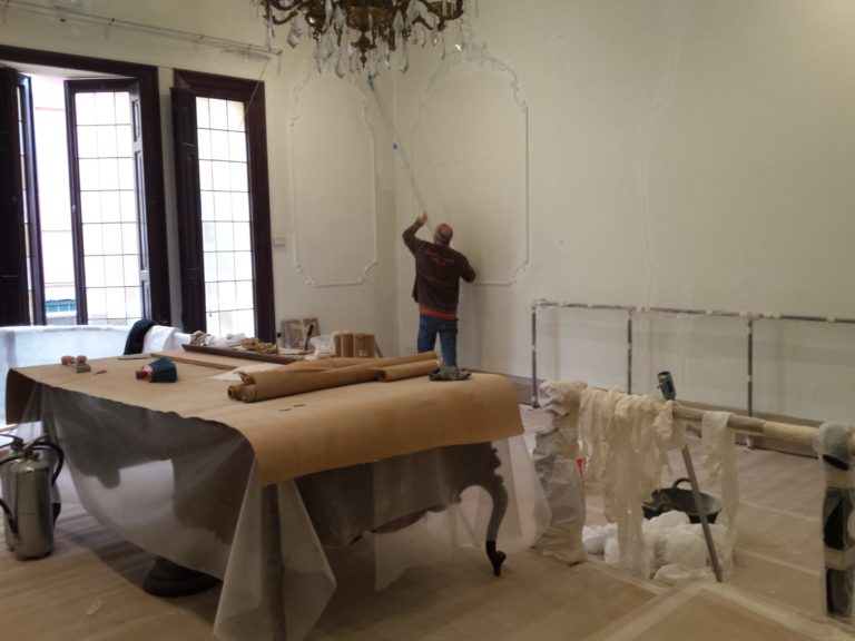 Palamós fa el manteniment i millora de la Sala Noble de l’Ajuntament