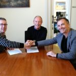 L’Ajuntament i els comercians de Begur signen un conveni de col·laboració