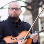 “Porto tota la vida estudiant música clàssica, i a la vegada escoltant música punk”