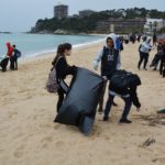 Més de 200 alumnes voluntaris participen en la Jornada de Neteja de Platges a Sant Antoni