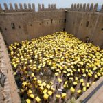 Prop d’un miler de persones participen a la pujada al castell del Montgrí