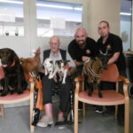 Teràpia assistida amb animals al Geriàtric Zoilo Feliu de la Bisbal