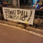 Una vintena de socis del Palamós es concentren demanant la dimissió de l’actual junta