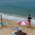 Palamós instal·la quatre línies de vida per entrar i sortir de la platja