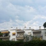 Calor, cel serè al matí i núvols a la tarda.