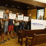 Protesta dels agents de la policia local de la Bisbal davant el ple municipal