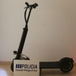 Detingut un turista borratxo a Platja d’Aro per conduir un patinet elèctric fent ziga-zagues