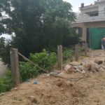 Comencen les obres a la barana del camí de ronda a Palamós Operaris arreglant la barana del camí de ronda a Palamós | Imatge de l'Ajuntament