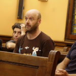 L’associació de veïns del Convent protesta davant el ple de l’ajuntament pel deteriorament del barri