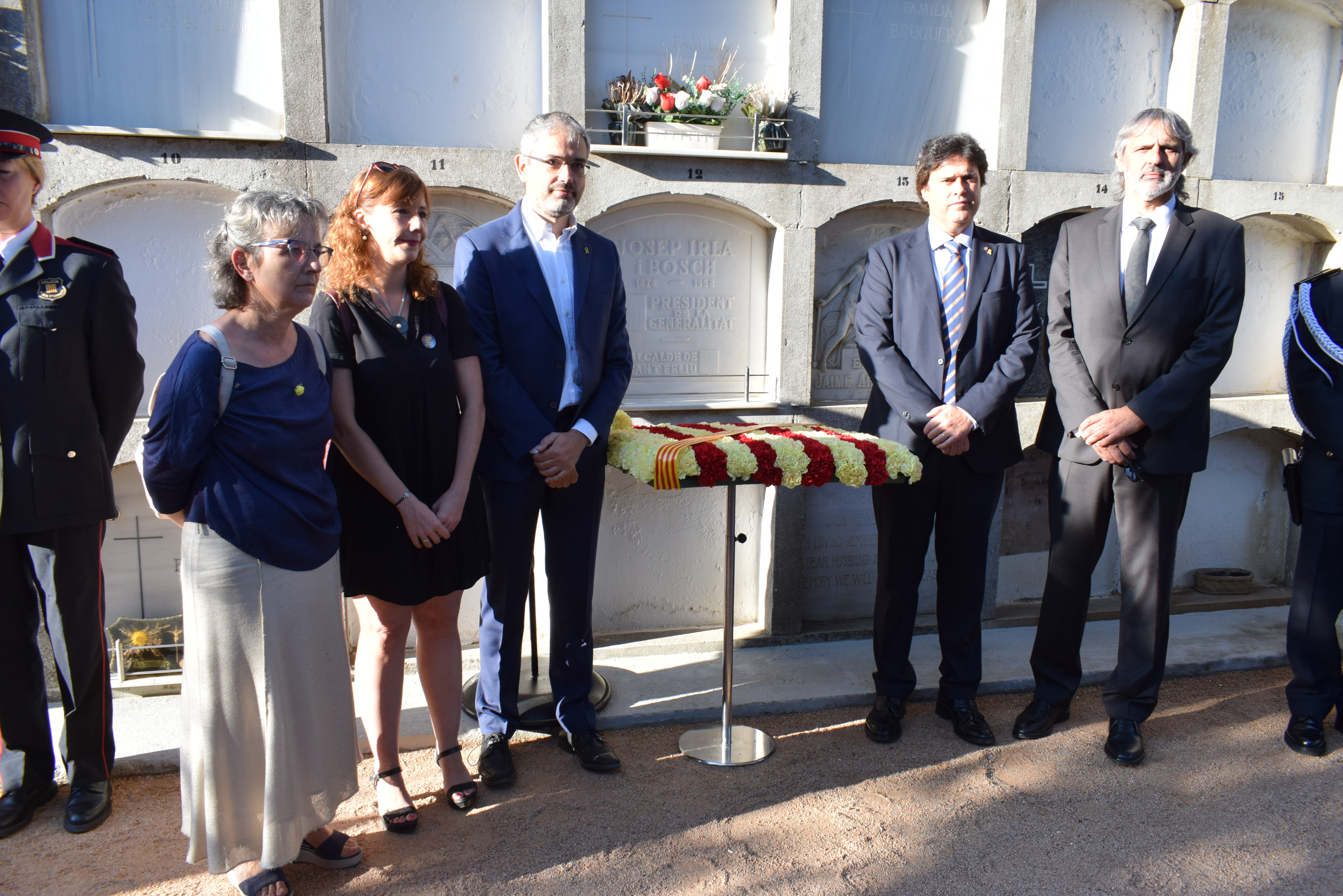 Ofrena floral a l'expresident Josep Irla a Sant Feliu de Guíxols | Imatge de l'Ajuntament