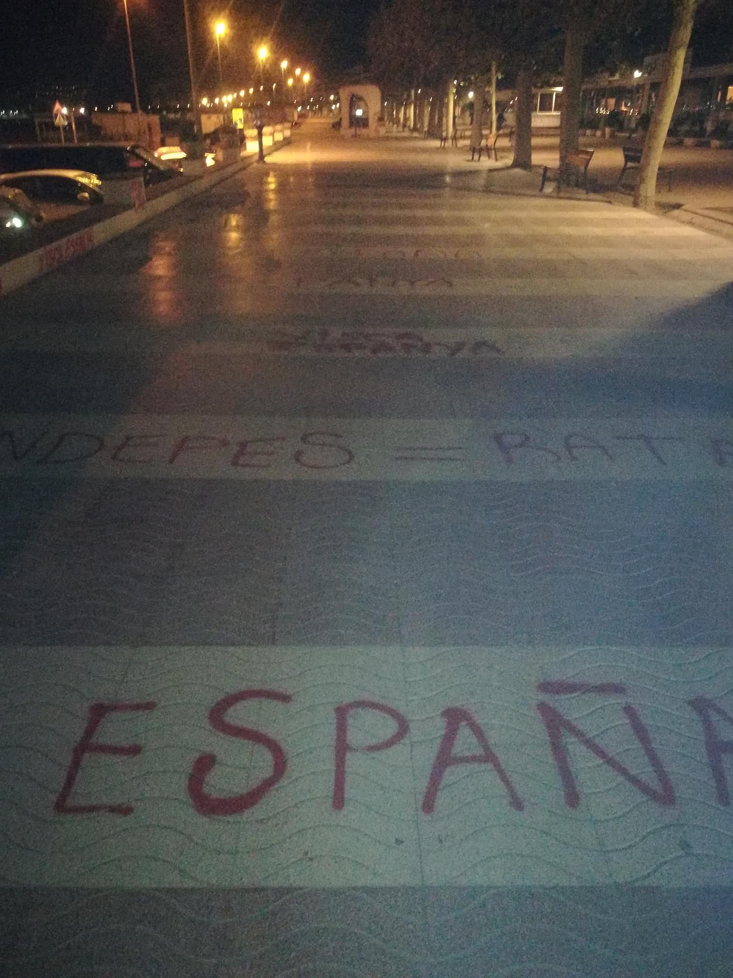 Pintades feixistes al Jardí 1 d&#039;Octubre de Palamós | Imatge del CDR Palamós Calonge