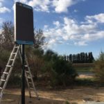 Últims retocs del pàrquing de Castell a Palamós amb la instal·lació del panell Panell informatiu al Pàrquing de Palamós | Imatge de l'Ajuntament