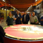 La cuita de calç de Fonteta, al Museu de la Ciència i de la Tècnica de Catalunya picant pedra