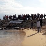 Protesta en contra el cobriment amb formigó del Moll de Pedra de Sant Feliu