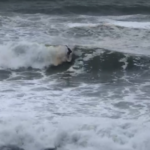 VÍDEO: Un home surfeja a Sa Riera en ple temporal Un home surfeja a Sa Riera | Imatge de Ràdio Capital