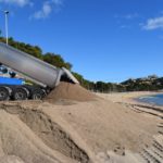 El passeig de Sant Feliu s’omple amb sorra de Sa riera