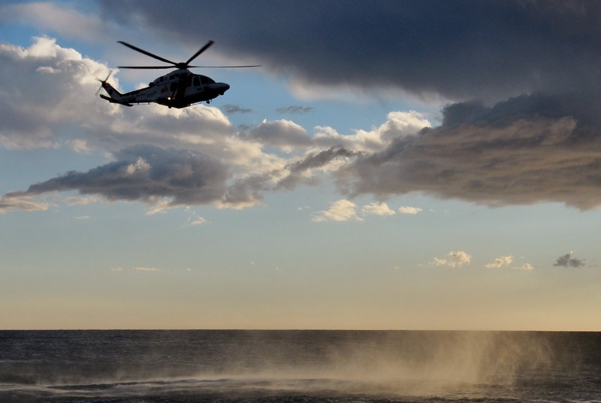 Nen i monitor cauen al mar a Tamariu