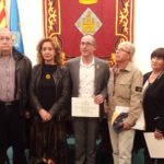 Entregada la nul·litat de sentències de mort dictades per tribunals franquistes a set veïns de Palamós La Consellera de Justícia acompanyada d'alguns familiars dels acusats durant l'etapa franquista | Imatge de l'Ajuntament de Palamós