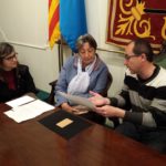 La família de Josep Fàbrega i Pou rep el certificat de nul·litat del judici franquista del seu avantpassat