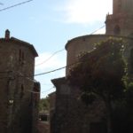 Corçà obliga a portar mascaretes i guants a l’interior dels comerços Centre de Corçà | Imatge Toniher