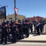 Enfrontament per la retirada d’estelades a Verges Mossos d'Esquadra - Estelades a Verges