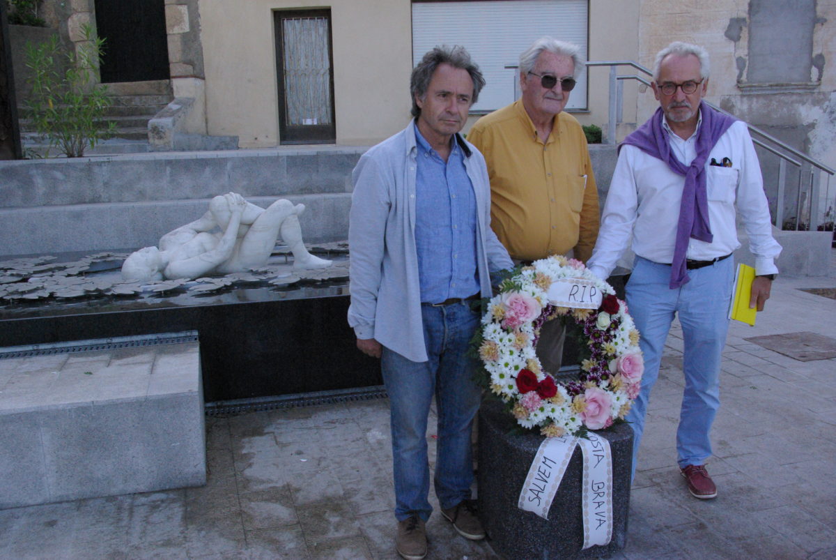 Eduard de Ribot, Josep Farrés i Josep Maria Vicens davant de La Pepita | Imatge d'Alerta Sant Feliu