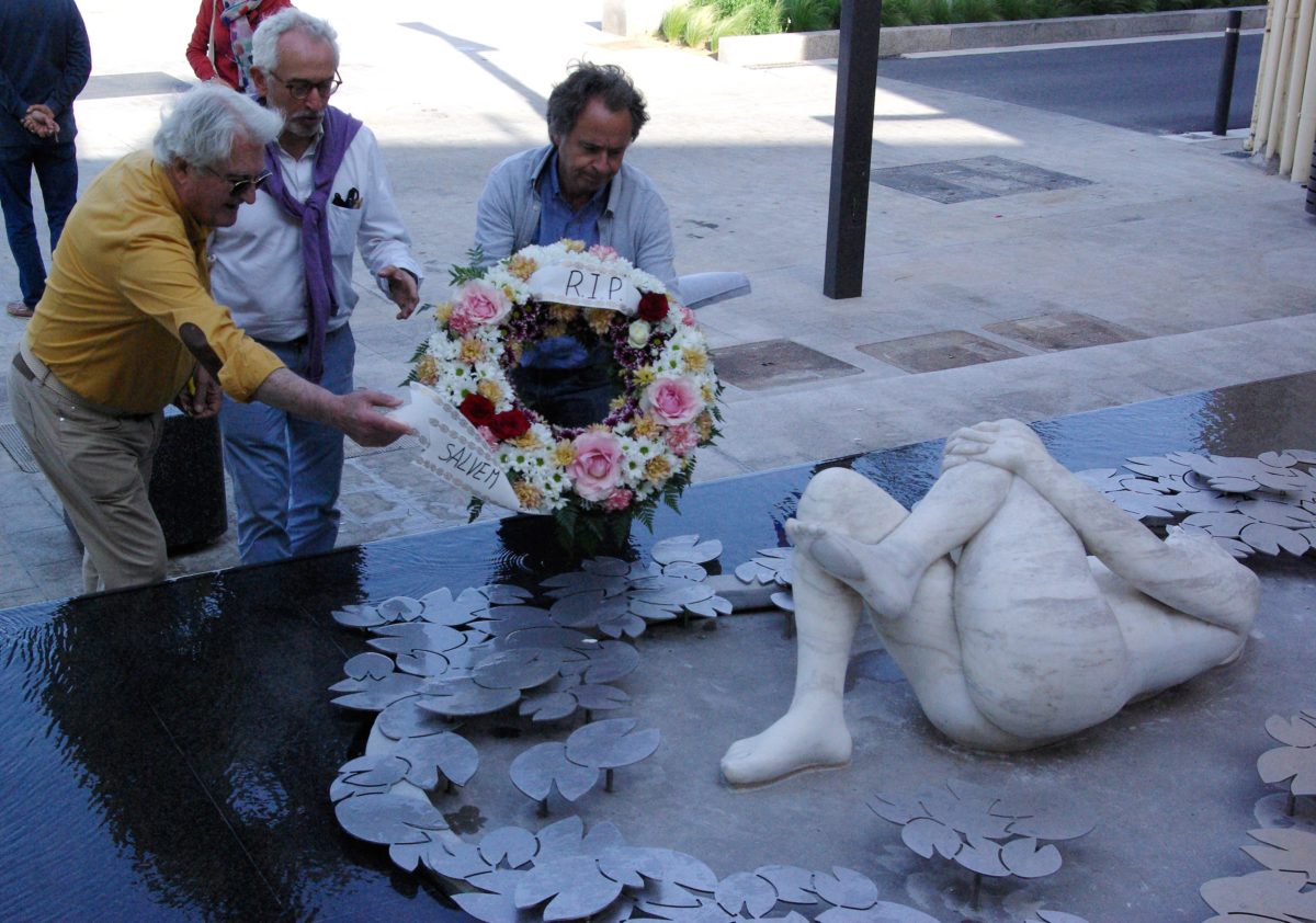 Eduard de Ribot, Josep Farrés i Josep Maria Vicens davant de La Pepita | Imatge d'Alerta Sant Feliu