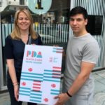 L’obra “Hola” de Joel Feliu Pagès serà la nova imatge de la Festa Major de Platja d’Aro