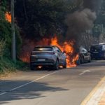 Cremen dos cotxes a Begur