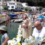 privat:-la-verge-del-carme-torna-a-fer-la-processo-per-la-costa-de-begur-dalt-una-goleta