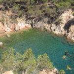 Un home resulta ferit en caure-li una pedra al cap per un despreniment a la cala Corbs de Palamós