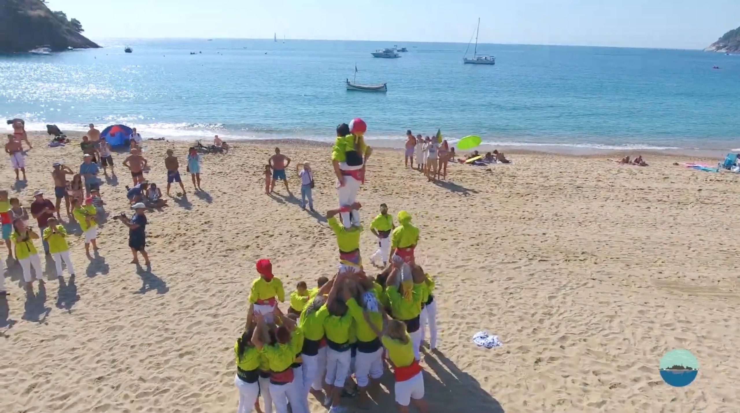 Moment del castell a la Platja del Castell a Palamós | Imatge de l'Associació d'Amics de les Illes Formigues