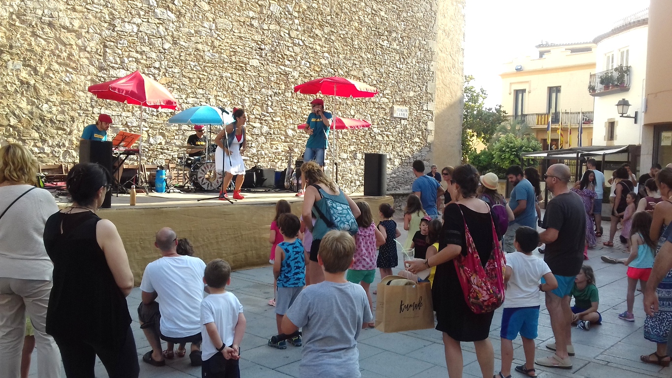 Festa infantil a la Plaça de la Vila de Begur | Imatge de l'Ajuntament