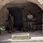 Concert del duet Banfi – Aiziczon sota les voltes de Monells