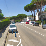 Una dona resulta ferida per la caiguda d’una porta de garatge a les seves cames